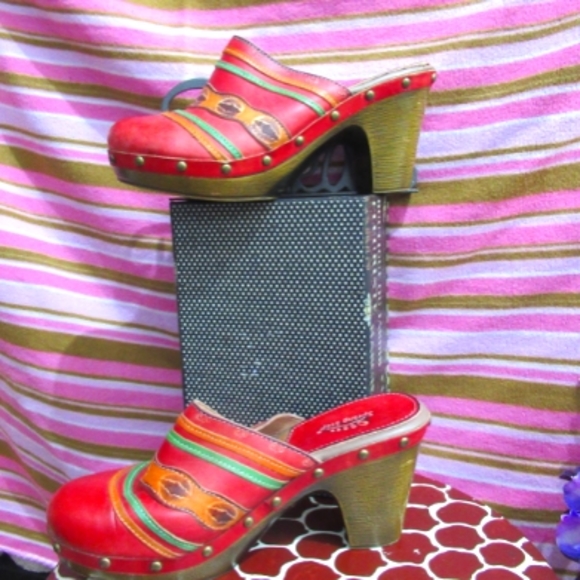 Spring Step Shoes - NWOT Ladies Clogs size 8